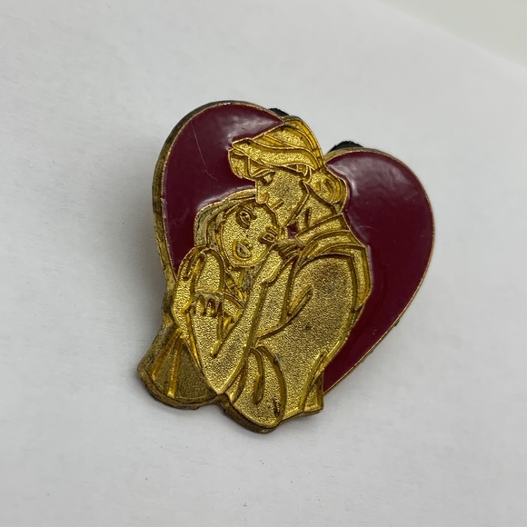 Vintage Disney Lanyard Pin Trading Series Pochahontas John Heart 2002 Lapel Pin - Picture 2 of 6